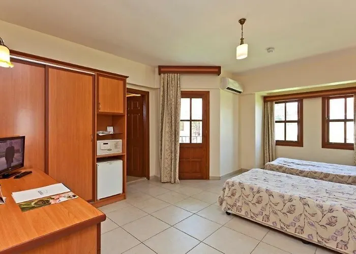 מלון Katranci Park 3*