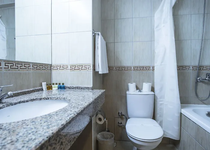 מלון Katranci Park 3*